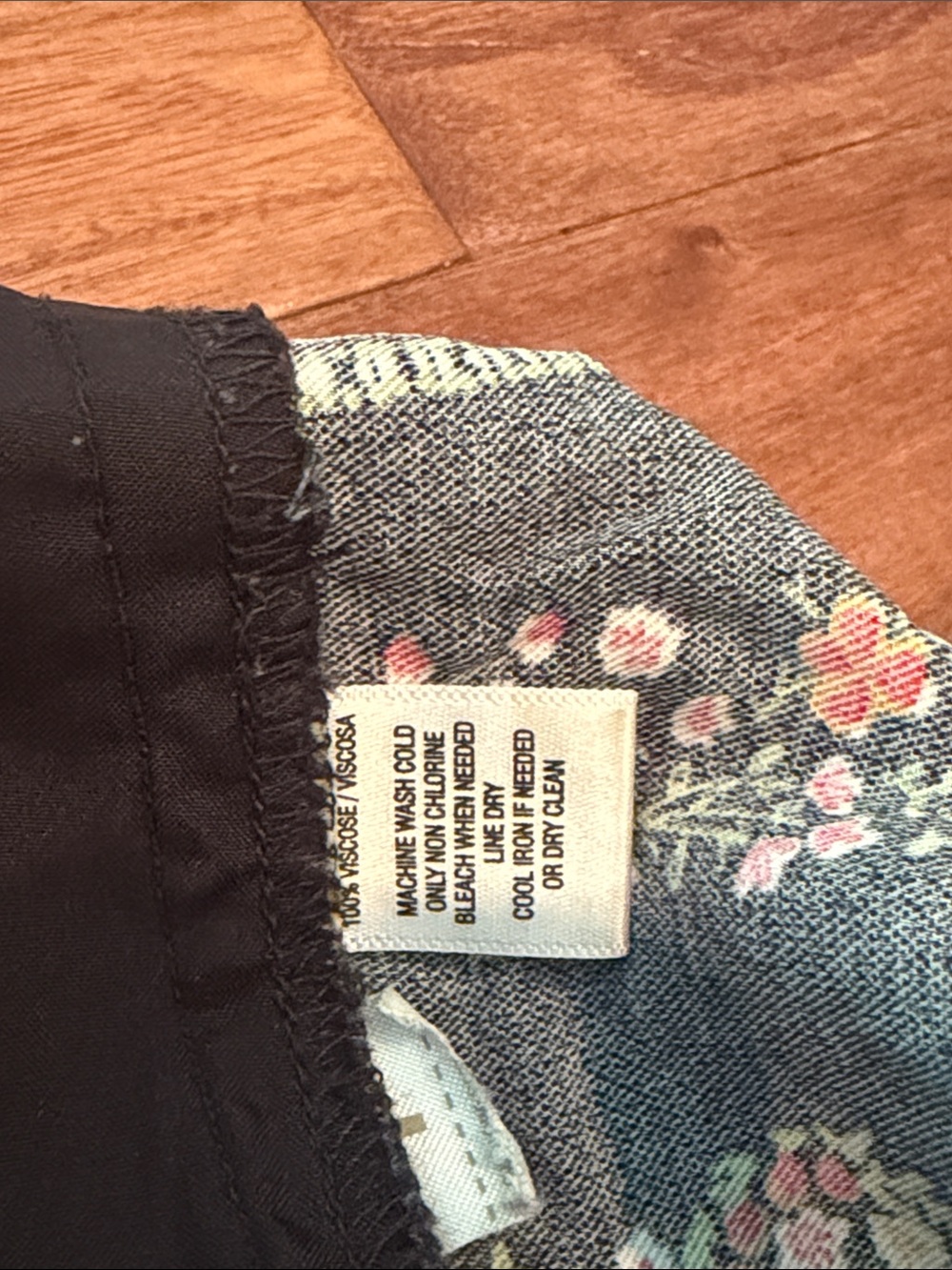 Loft Multi-Patterned Floral Frill Hem Shorts Size 2 - Picture 4 of 6